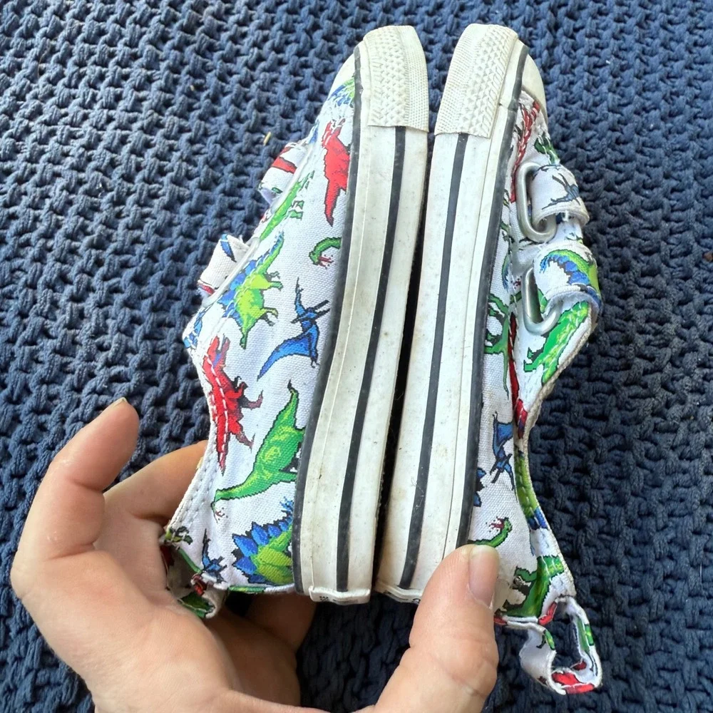 Converse Chuck Taylor All Star Infant Size 8 Dinosaur Print Low Top Sneakers